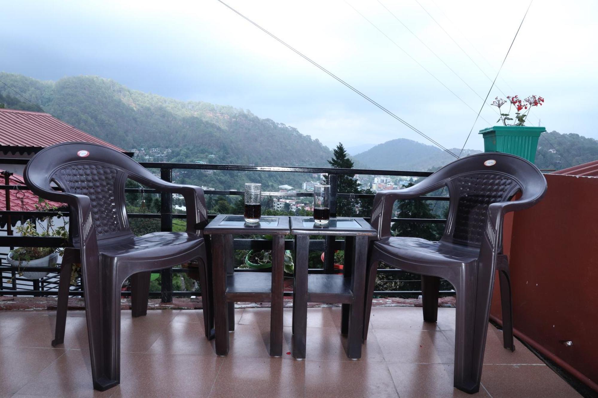 Naini's Nest Alpine View Homestay *